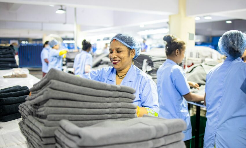 Employés dans une usine textile